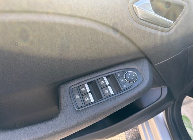 
								CLIO V 90CV ZEN full									