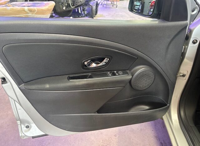 
								MEGANE III 1.5 DCI 95CV BOSE full									