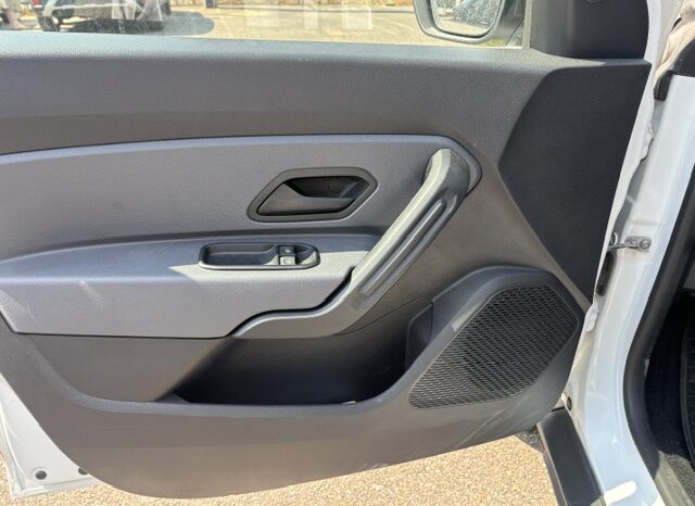 
								DUSTER ESSENTIEL 1.0 90CV full									